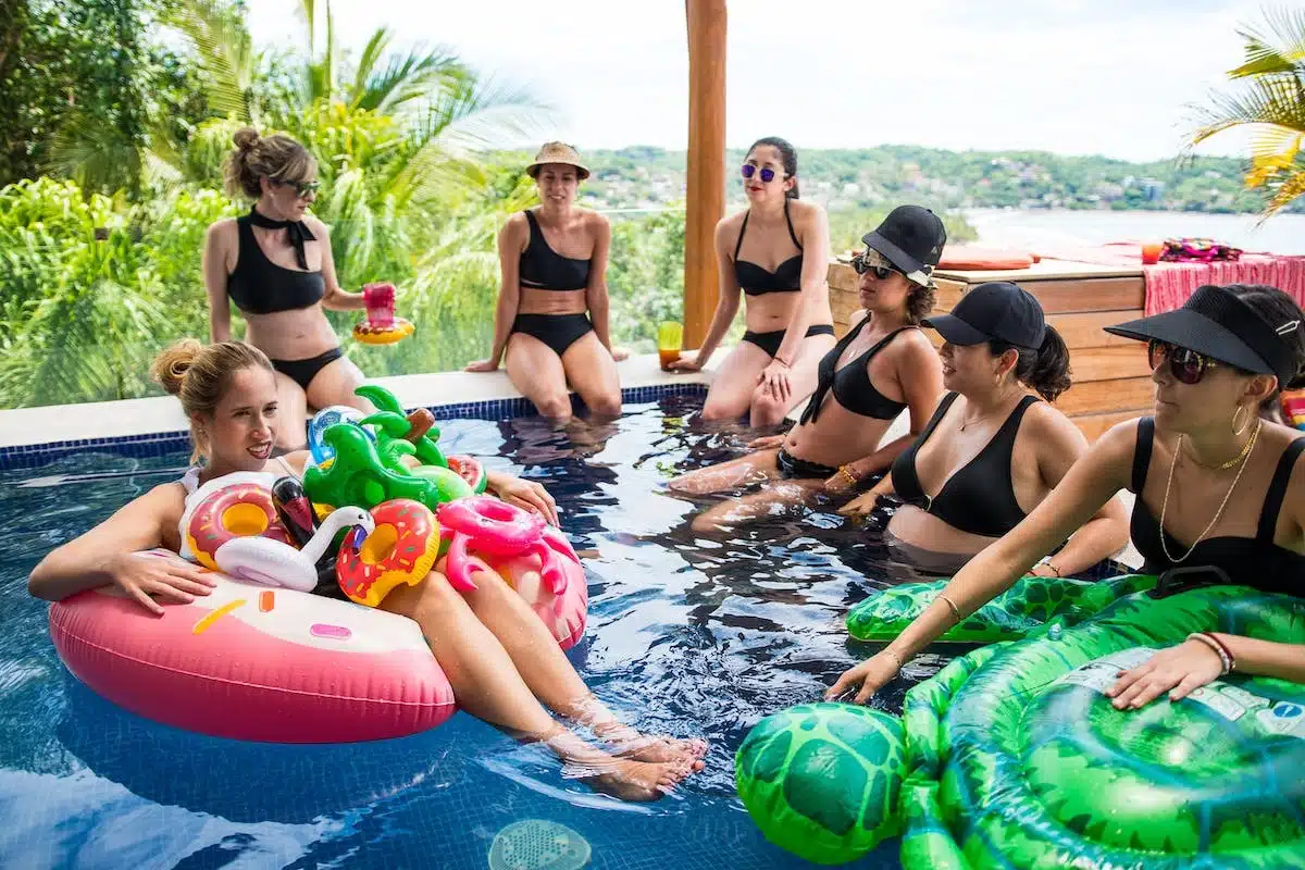 pool party