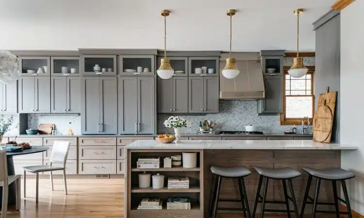 Harmoniser cuisine gris et bois : astuces pour un intérieur moderne et chaleureux