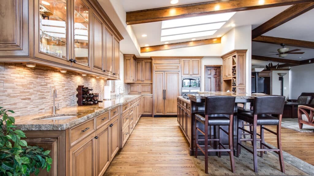 Le choix entre cuisine moderne design et cuisine moderne en bois