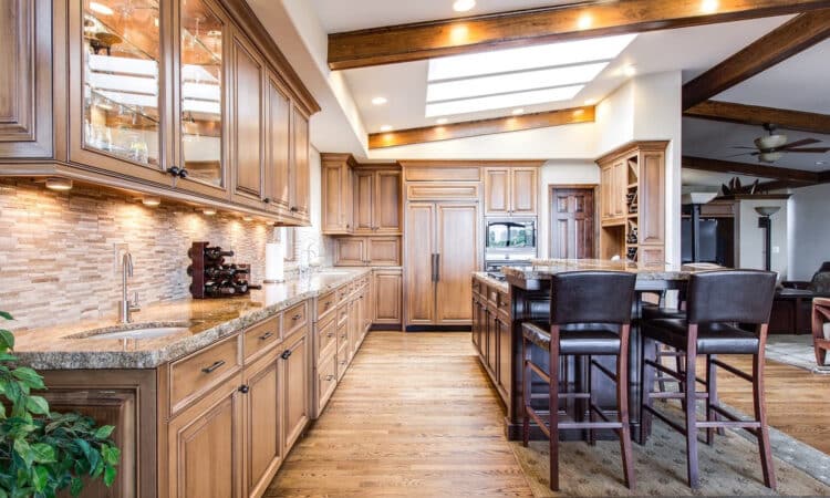 Le choix entre cuisine moderne design et cuisine moderne en bois