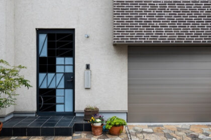 Porte de garage sectionnelle : acier ou aluminium, comment choisir ?